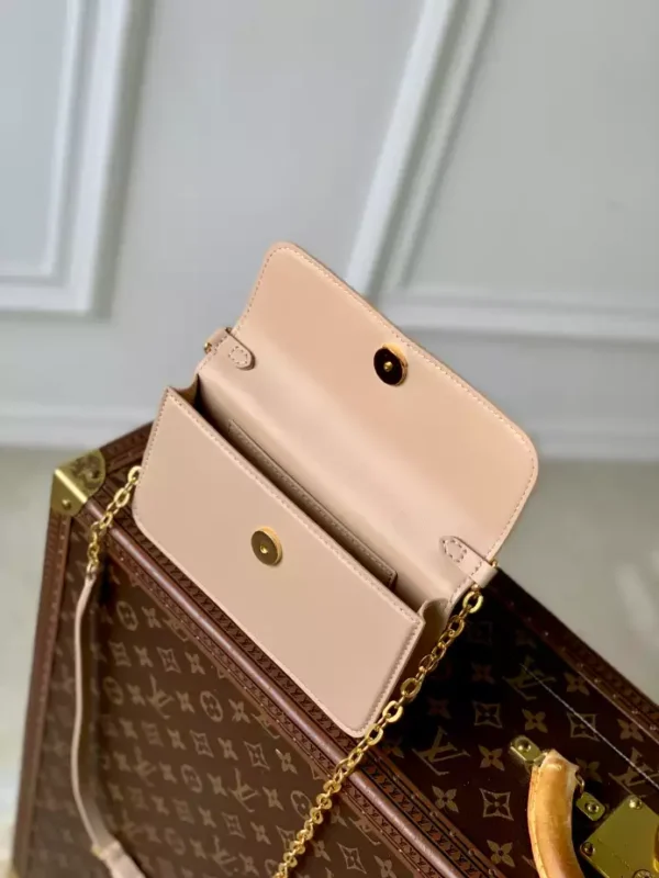 Louis Vuitton Wallet On Chain LV Bloom - LH104