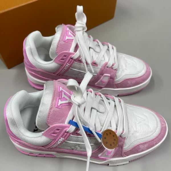 Louis Vuitton Trainer Sneaker - LS305