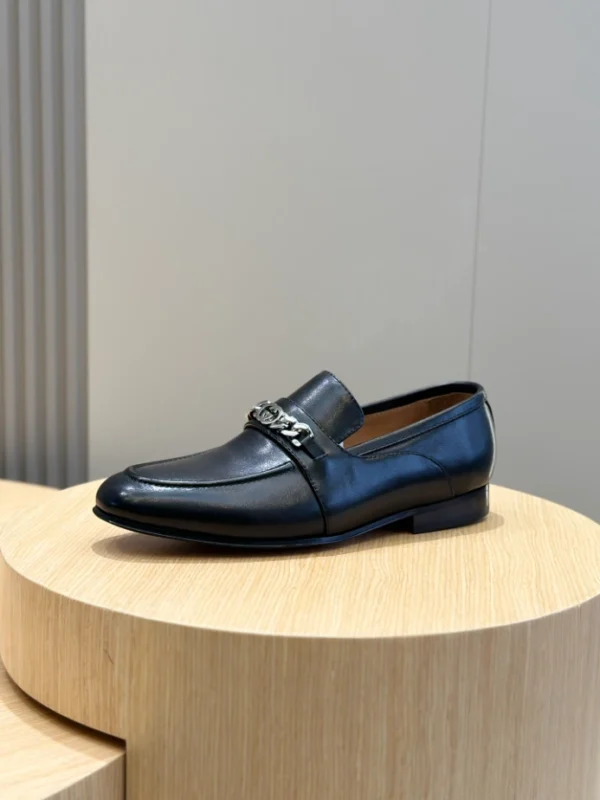 Gucci Men's Leather Loafers With Interlocking G In Black - GL30