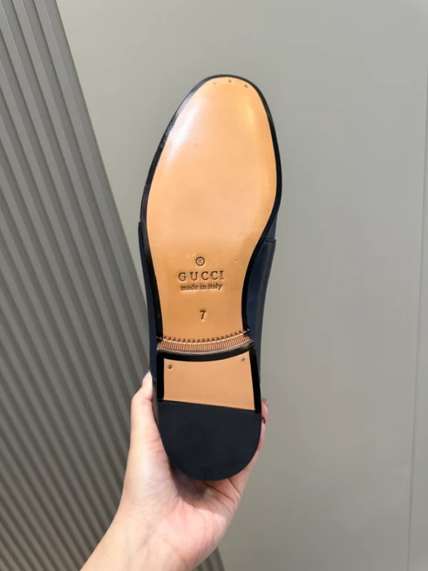 Gucci Men's Leather Loafers With Interlocking G In Black - GL30