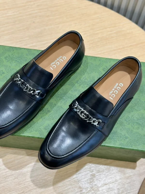 Gucci Men's Leather Loafers With Interlocking G In Black - GL30