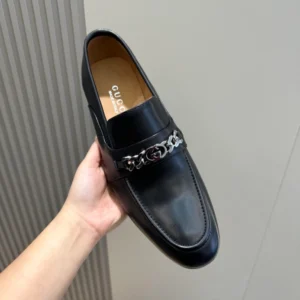 Gucci Men's Leather Loafers With Interlocking G In Black - GL30