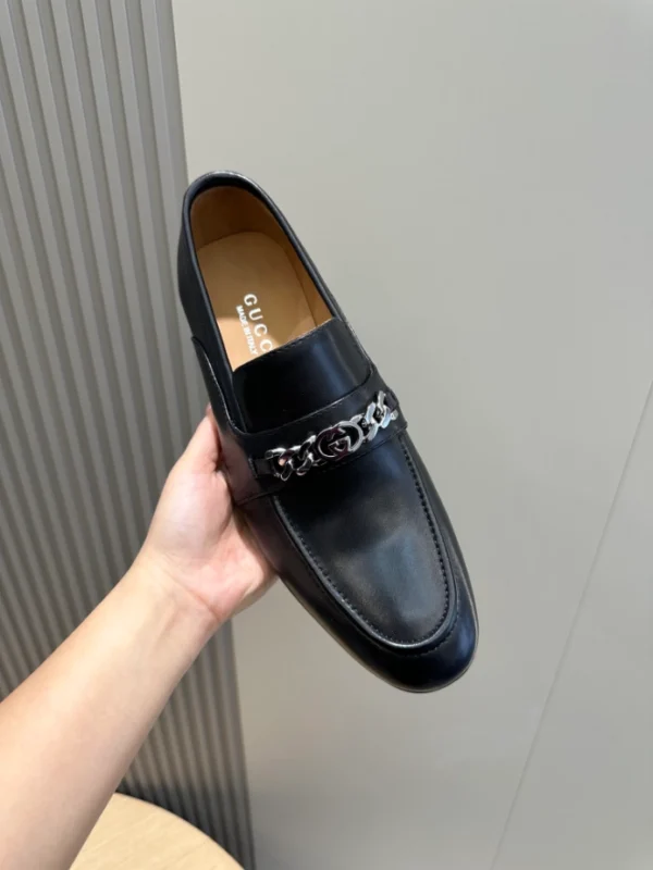 Gucci Men's Leather Loafers With Interlocking G In Black - GL30