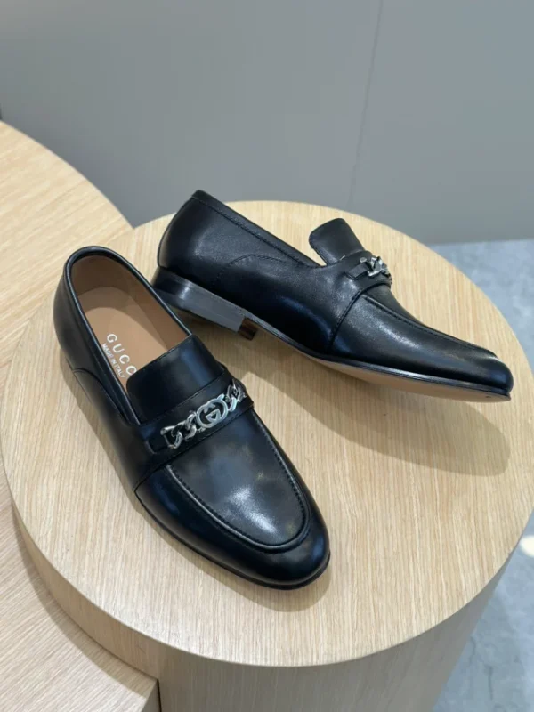 Gucci Men's Leather Loafers With Interlocking G In Black - GL30