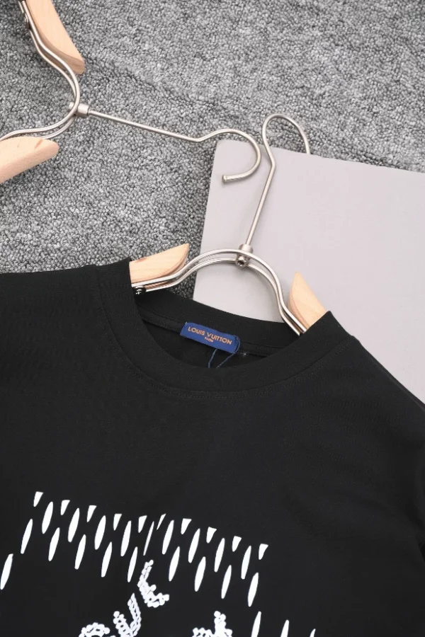 Louis Vuitton Embroidered Signature Cotton T-Shirt in Black - LT129
