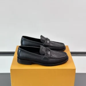 Louis Vuitton Major Loafers In Black - LL38