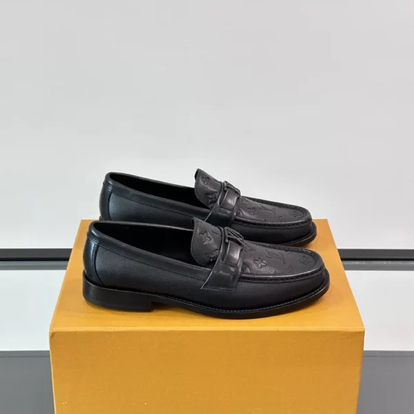 Louis Vuitton Major Loafers In Black - LL38