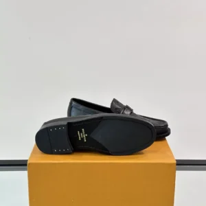 Louis Vuitton Major Loafers In Black - LL38