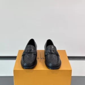 Louis Vuitton Major Loafers In Black - LL38