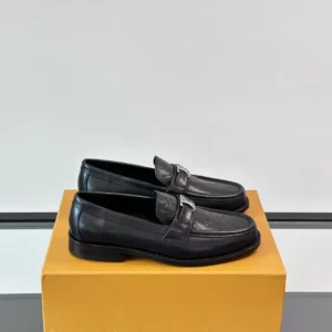 Louis Vuitton Major Loafers In Black - LL40