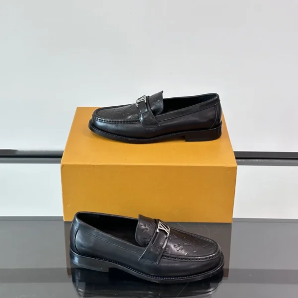 Louis Vuitton Major Loafers In Black - LL40