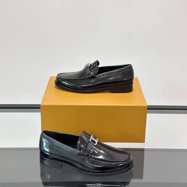 Louis Vuitton Major Loafers In Black - LL50