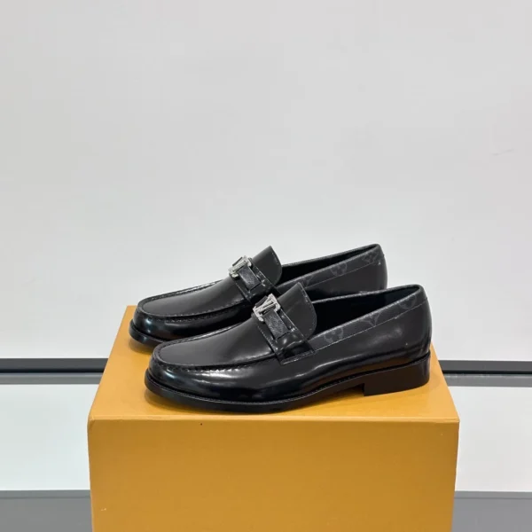 Louis Vuitton Major Loafers In Black - LL50
