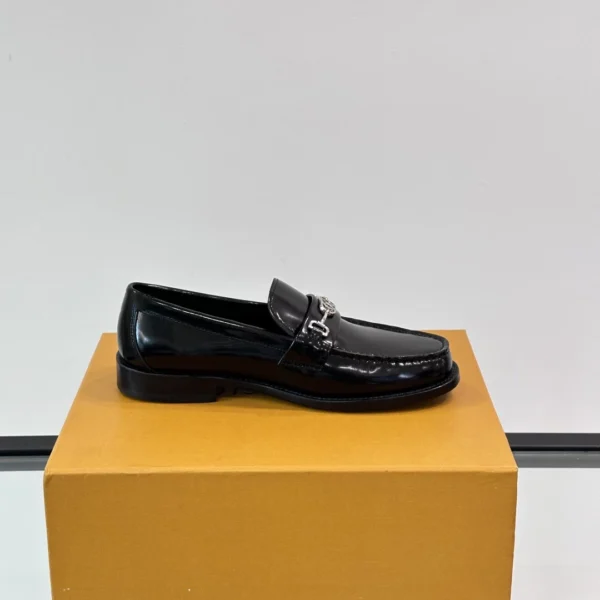 Louis Vuitton Major Loafers In Black Leather - LL39