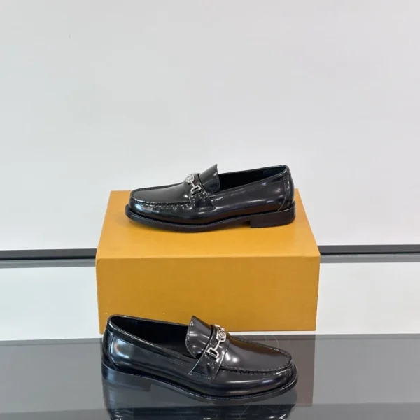 Louis Vuitton Major Loafers In Black Leather - LL39