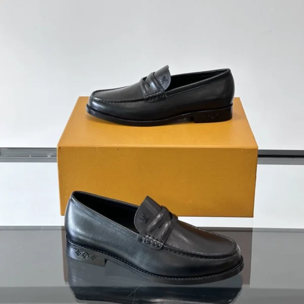 Louis Vuitton Major Loafers In Black Leather - LL53