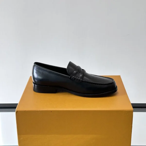 Louis Vuitton Major Loafers In Black Leather - LL53