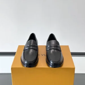 Louis Vuitton Major Loafers In Black Leather - LL53