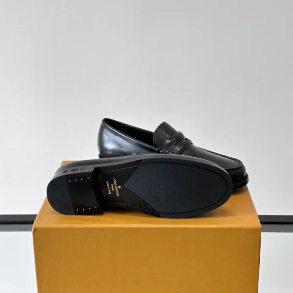 Louis Vuitton Major Loafers In Black Leather - LL53