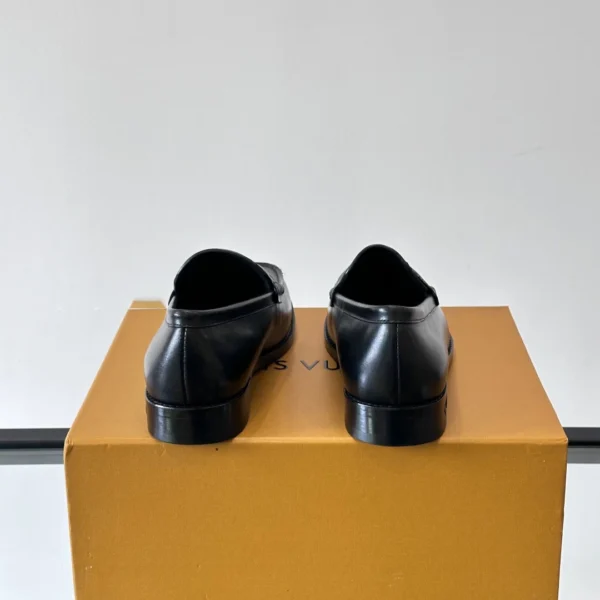 Louis Vuitton Major Loafers In Black Leather - LL53