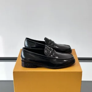 Louis Vuitton Major Loafers In Black Patent Leather - LL54