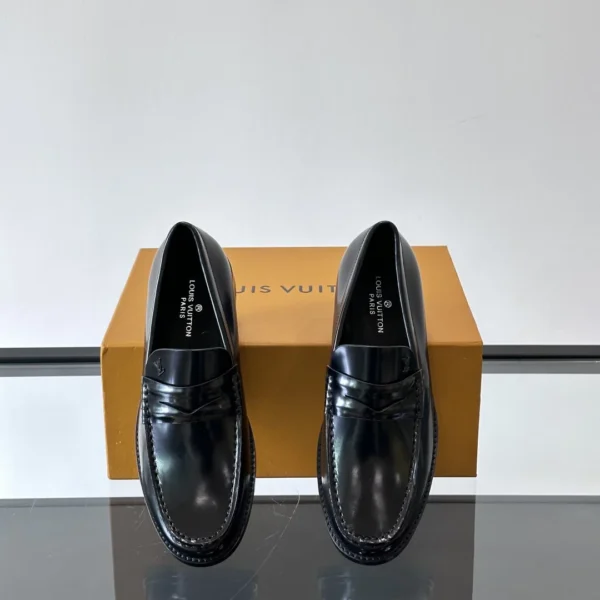 Louis Vuitton Major Loafers In Black Patent Leather - LL54