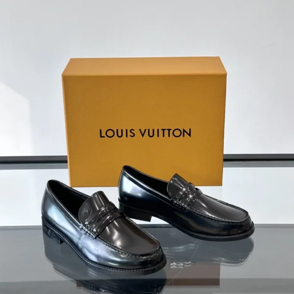 Louis Vuitton Major Loafers In Black Patent Leather - LL54