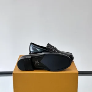 Louis Vuitton Major Loafers In Black Patent Leather - LL54