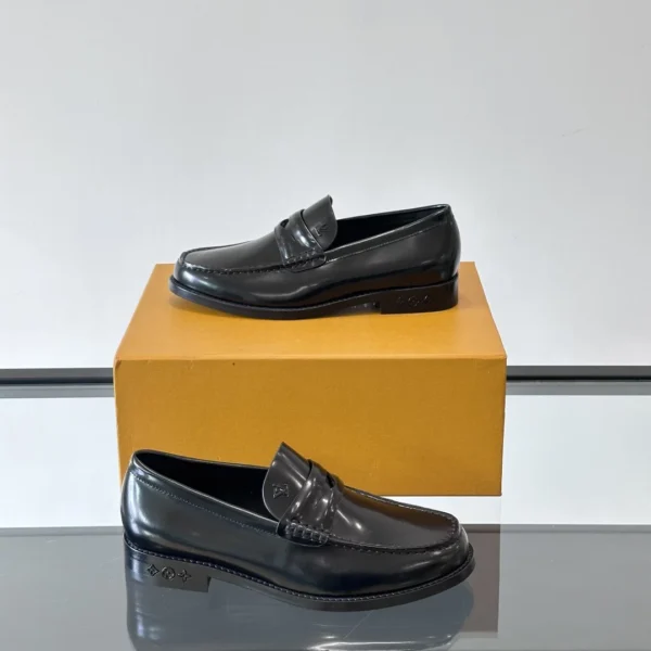 Louis Vuitton Major Loafers In Black Patent Leather - LL54