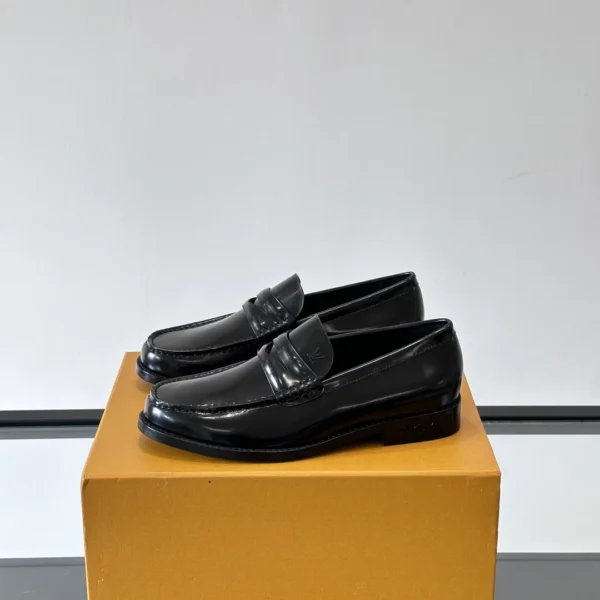 Louis Vuitton Major Loafers In Black Patent Leather - LL54