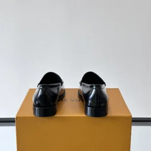 Louis Vuitton Major Loafers In Black Patent Leather - LL54
