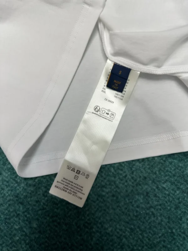 Louis Vuitton Printed Signature T-Shirt - LT133