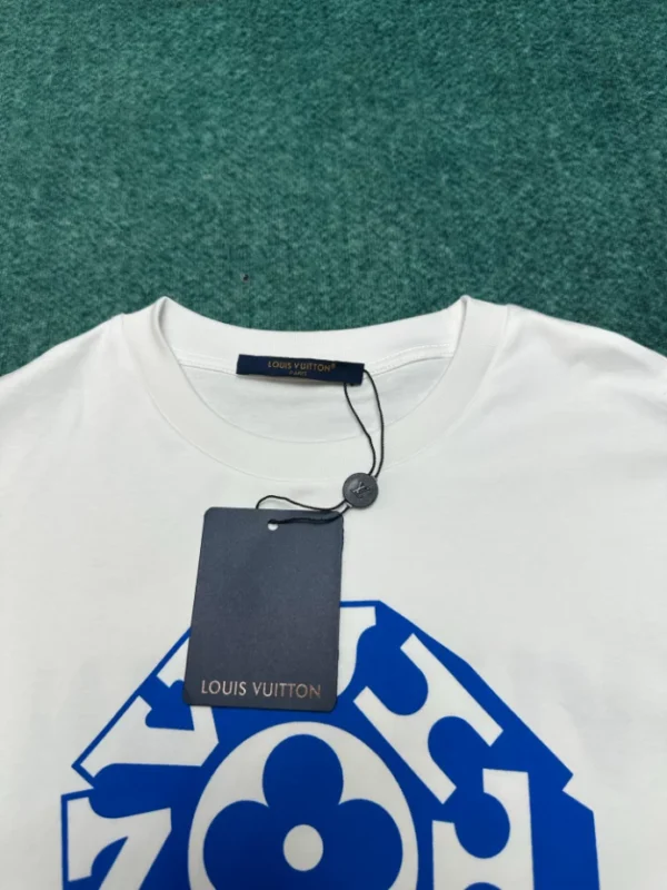 Louis Vuitton Printed Signature T-Shirt - LT133