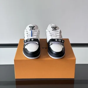 Louis Vuitton Trainer Sneaker In Black - LS308