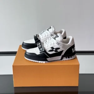 Louis Vuitton Trainer Sneaker In Black - LS308