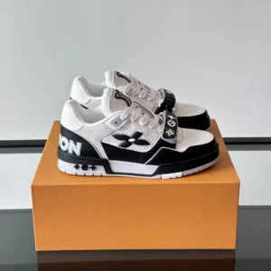 Louis Vuitton Trainer Sneaker In Black - LS308