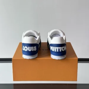 Louis Vuitton Trainer Sneaker In Blue