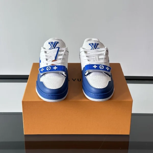 Louis Vuitton Trainer Sneaker In Blue