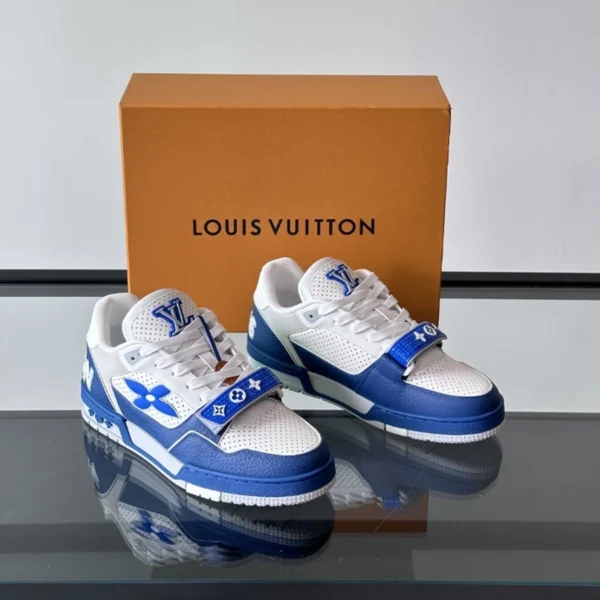 Louis Vuitton Trainer Sneaker In Blue