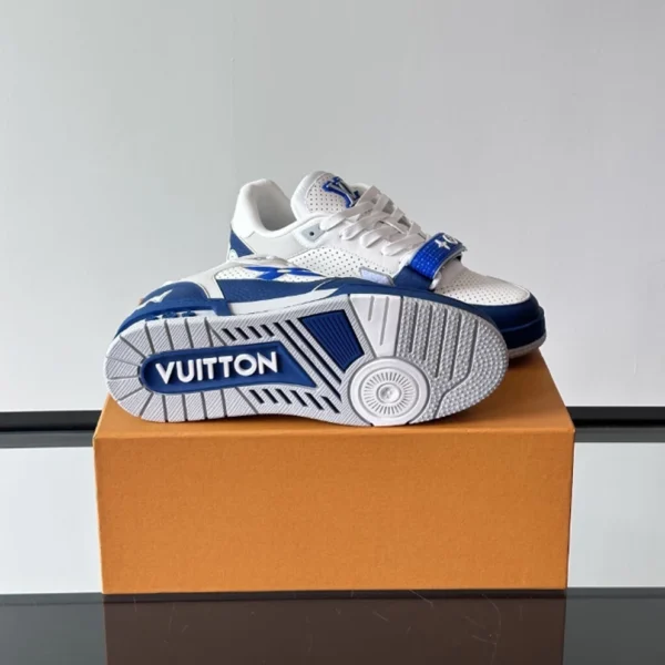 Louis Vuitton Trainer Sneaker In Blue