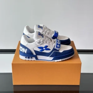 Louis Vuitton Trainer Sneaker In Blue