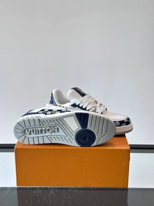Louis Vuitton Trainer Sneakers In White - LS311
