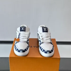 Louis Vuitton Trainer Sneakers In White - LS311