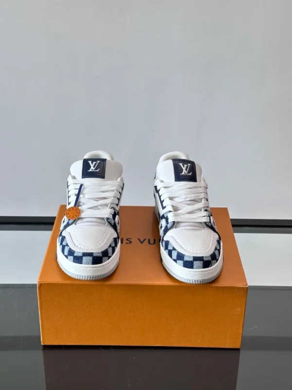 Louis Vuitton Trainer Sneakers In White - LS311