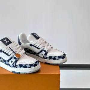 Louis Vuitton Trainer Sneakers In White - LS311