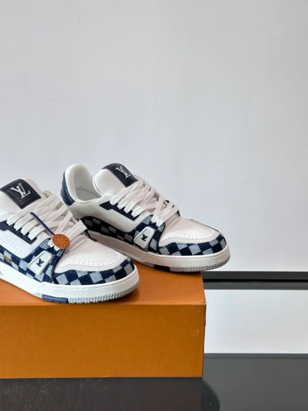 Louis Vuitton Trainer Sneakers In White - LS311