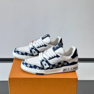 Louis Vuitton Trainer Sneakers In White - LS311