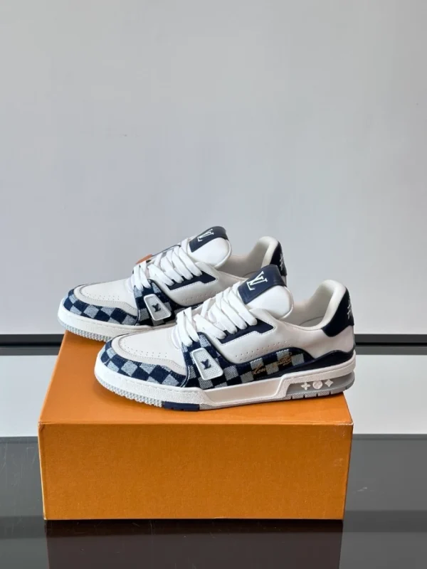 Louis Vuitton Trainer Sneakers In White - LS311