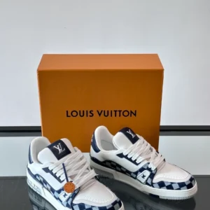 Louis Vuitton Trainer Sneakers In White - LS311