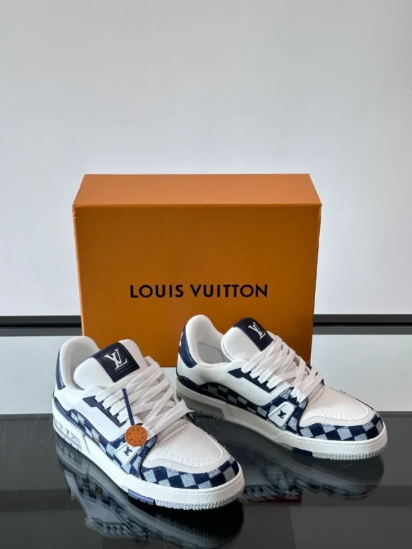 Louis Vuitton Trainer Sneakers In White - LS311